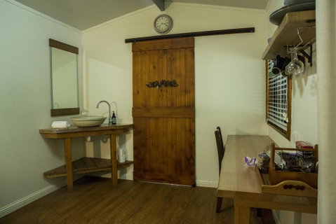 Kingfisher Cabin - Accommodation VIC 3