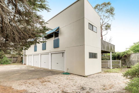 Korak - Accommodation VIC 3