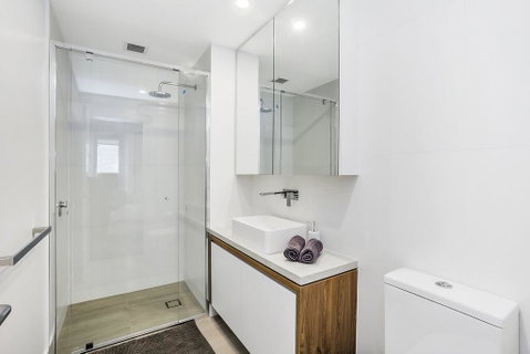 KOZYGURU FORTITUDE VALLEY 2 BED DESIGNER APT + FREE PARKING QFV179-803 - Accommodation VIC 2