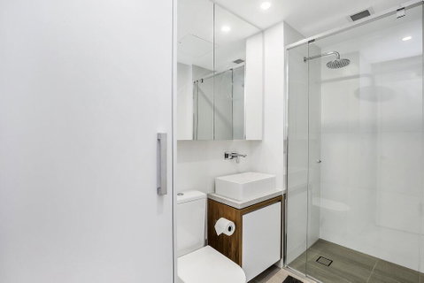 KOZYGURU FORTITUDE VALLEY 2 BED DESIGNER APT + FREE PARKING QFV179-803 - Accommodation VIC 1
