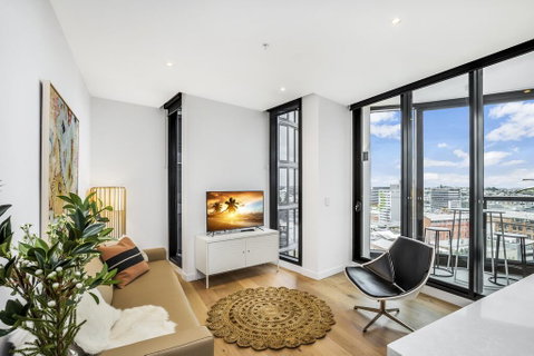 KOZYGURU FORTITUDE VALLEY DESIGNER GRADE 2 BED APT FREE PARKING QFV179-1401 - Accommodation VIC 3