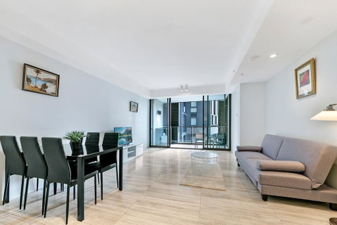 KOZYGURU HAYMARKET SYDNEY CITY VIEW 2 BED STUNNING APT NHA178-1206 - Accommodation VIC 3