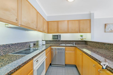 KOZYGURU THE ROCKS HARBOUR BRIDGE VIEW 1 BED APT SWIMMING POOL NTR098 - Accommodation VIC 3