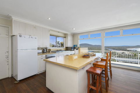 La Mer, 19 Dulconghi Street - Accommodation VIC 1