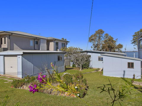 Lakes Edge Cottage - Accommodation VIC 2