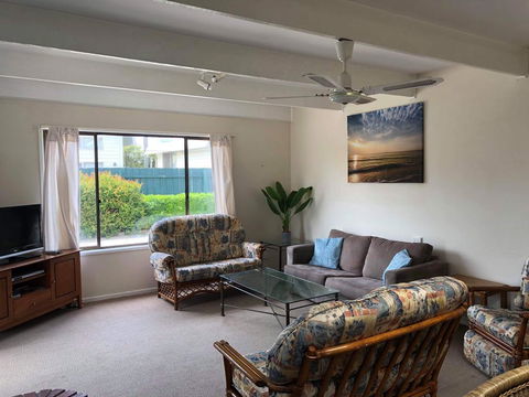 Lakes Jakaranda Holiday Units - Accommodation VIC 3