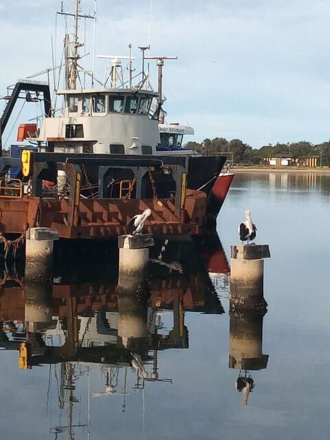Lakes Waterfront Motel And Cottages With King Beds - Accommodation VIC 3