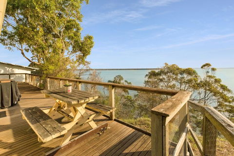 Lakescapes Cottage - 180 Degree Panoramic Views - Accommodation VIC 1