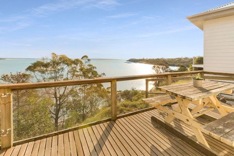 Lakescapes Cottage - 180 Degree Panoramic Views - Accommodation VIC 2