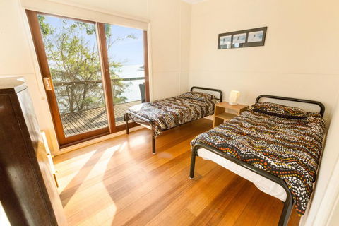 Lakescapes Cottage - 180 Degree Panoramic Views - Accommodation VIC 3