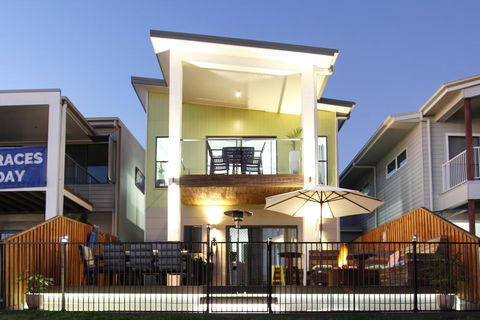Lakeside Deck House - Accommodation VIC 3