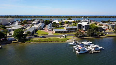 Lakeside Motel Waterfront - Accommodation VIC 3