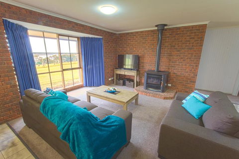 Lakeview - Accommodation VIC 3