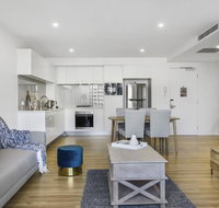 Luxe Beach Holiday Unit With Parking Pool and Gym - Accommodation VIC