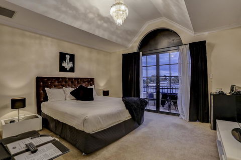 Luxe On Kensington - Accommodation VIC 3