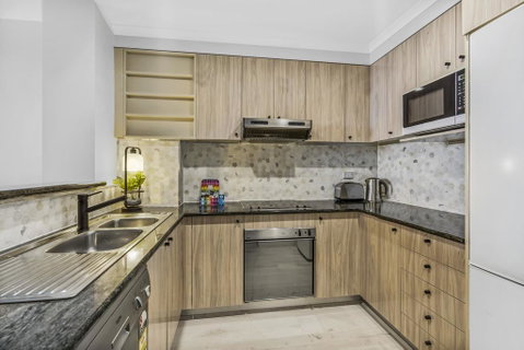 Luxurious Harbour View Apartment Steps From City - Accommodation VIC 2