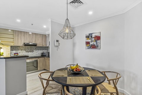 Luxurious Harbour View Apartment Steps From City - Accommodation VIC 1