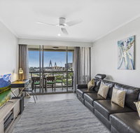 Luxurious harbour view apartment steps from city - Accommodation VIC