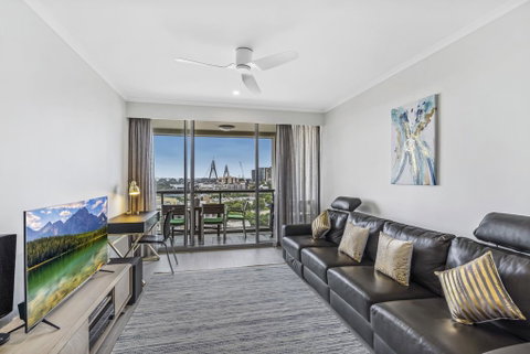 Luxurious Harbour View Apartment Steps From City - Accommodation VIC 0