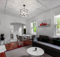 Luxurious Historic Home with Harbour Bridge Views - Accommodation VIC