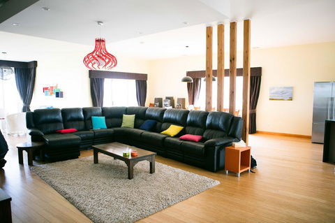 Luxurious Waterfront 10 Minutes Drive To Phillip Island (sleeps 12) - Accommodation VIC 3