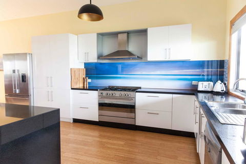 Luxurious Waterfront 10 Minutes Drive To Phillip Island (sleeps 12) - Accommodation VIC 0