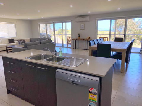 Luxury 3BR Home With KING Bed Metung - Accommodation VIC 2