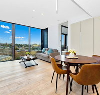 Luxury and Right next to the Central station  Shopping Center - Accommodation VIC