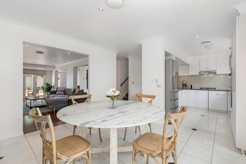 Luxury Family-size Home In Smart Beachside Suburb - Accommodation VIC 1
