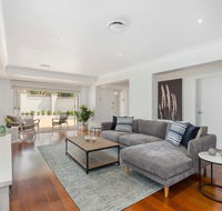 Luxury Family-size Home in Smart Beachside Suburb - Accommodation VIC