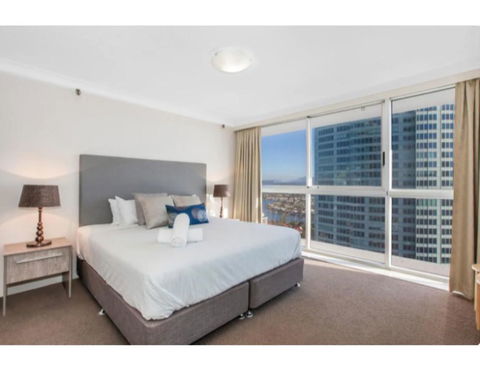 Luxury Holiday Escape High Above Surfers Paradise - Accommodation VIC 2