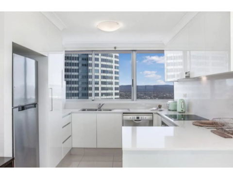 Luxury Holiday Escape High Above Surfers Paradise - Accommodation VIC 3