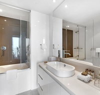 Luxury Hotel with Ocean View in Surfers Paradise - Accommodation VIC