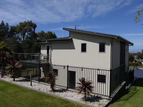 Luxury Near Old Pier Beach - Accommodation VIC 3