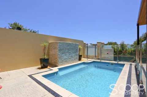 LUXURY VILLA W POOL & SPAS - Accommodation VIC 2
