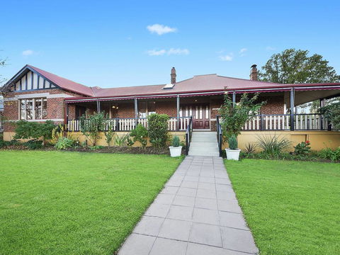Magnificent COTILLION C1920 Federation Brilliance - Accommodation VIC 0