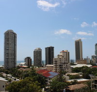 Main Beach Apartment at The Meriton - Accommodation VIC