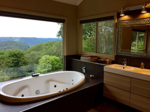 Maleny Luxury Cottages - Accommodation VIC 1