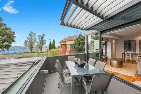 Melbourne Holiday Apartments Williamstown - Accommodation VIC 3