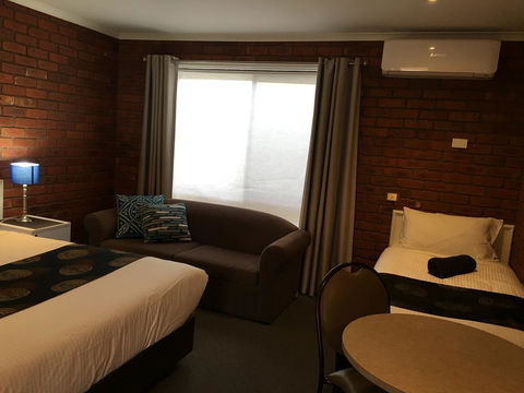 Melton Motor Inn And Apartments - Accommodation VIC 2
