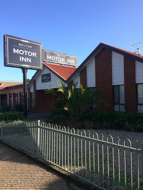 Melton Motor Inn And Apartments - Accommodation VIC 3