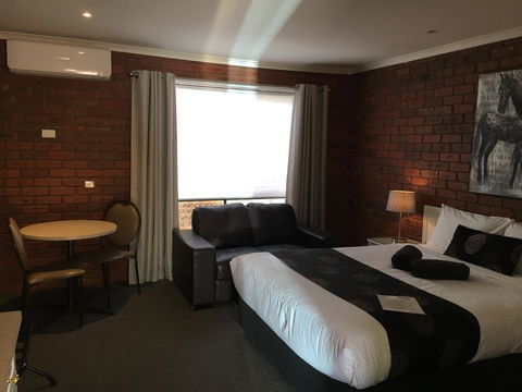 Melton Motor Inn And Apartments - Accommodation VIC 0