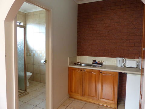 Meramie Motor Inn - Accommodation VIC 1