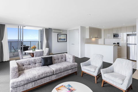Meriton Suites Broadbeach - Accommodation VIC 3