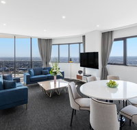 Meriton Suites Kent Street - Accommodation VIC