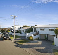 Minutes walk to Peregian Beach and surf - Unit 1/28 Pelican Street - Accommodation VIC