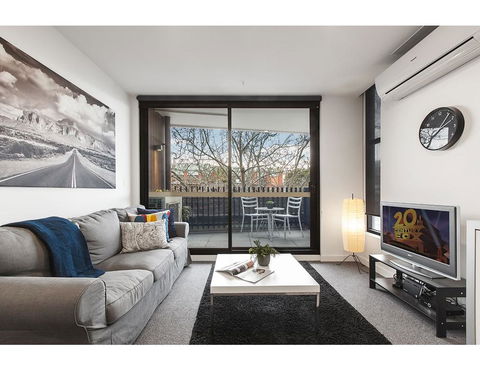 Modern 2 Bed Apartment In Trendy Collingwood - Accommodation VIC 0