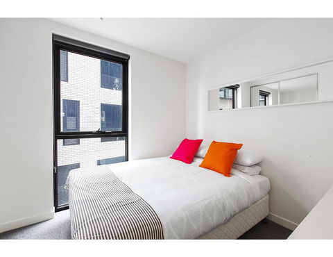Modern 2 Bed Apartment In Trendy Collingwood - Accommodation VIC 2