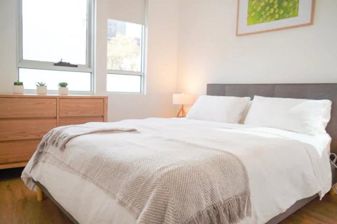 Modern 2 Bedroom Apartment Close To Beach And City - Accommodation VIC 2