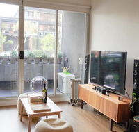 Modern 2 Bedroom Apartment Close To Beach and City